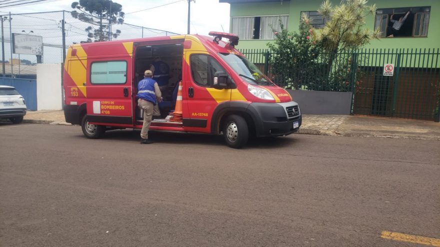 Mulher cai no Centro e fica ferida