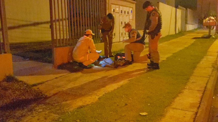 Briga entre marido e mulher termina com homem esfaqueado no Riviera