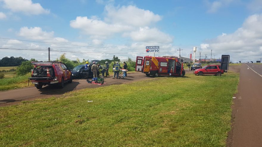 Forte colisão de trânsito é registrada em retorno na BR-277