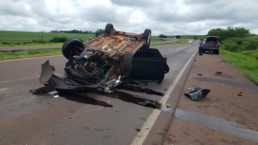 Capotamento é registrado na rodovia BR-467, em Cascavel