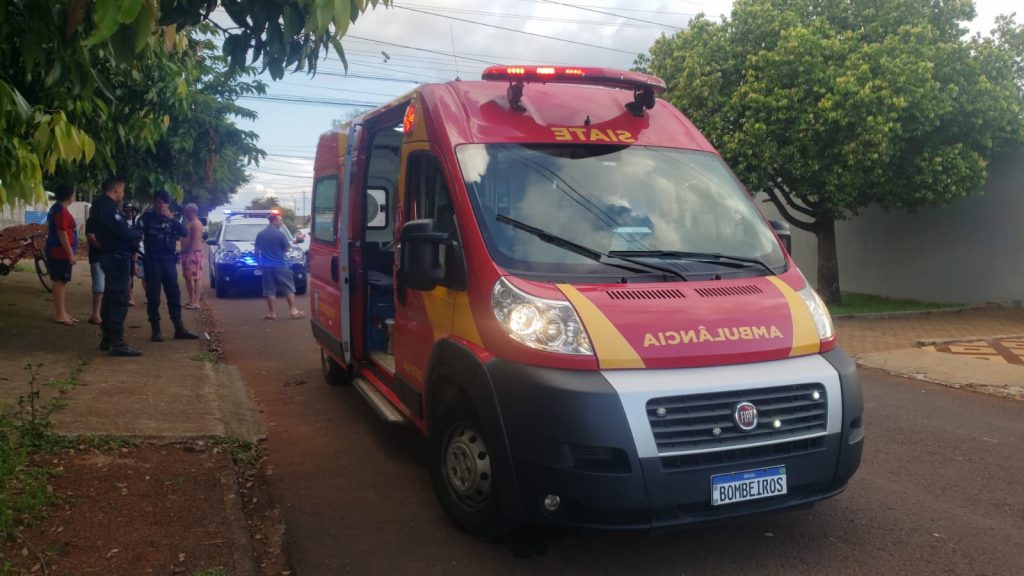 Adolescente suspeito de furto é agredido por populares no Bairro Santa Felicidade Adolescente suspeito de furto é agredido por populares no Bairro Santa Felicidade