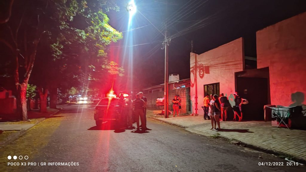 Jovem de 21 anos é executado a tiros dentro de residência em Cafelândia Jovem de 21 anos é executado a tiros dentro de residência em Cafelândia