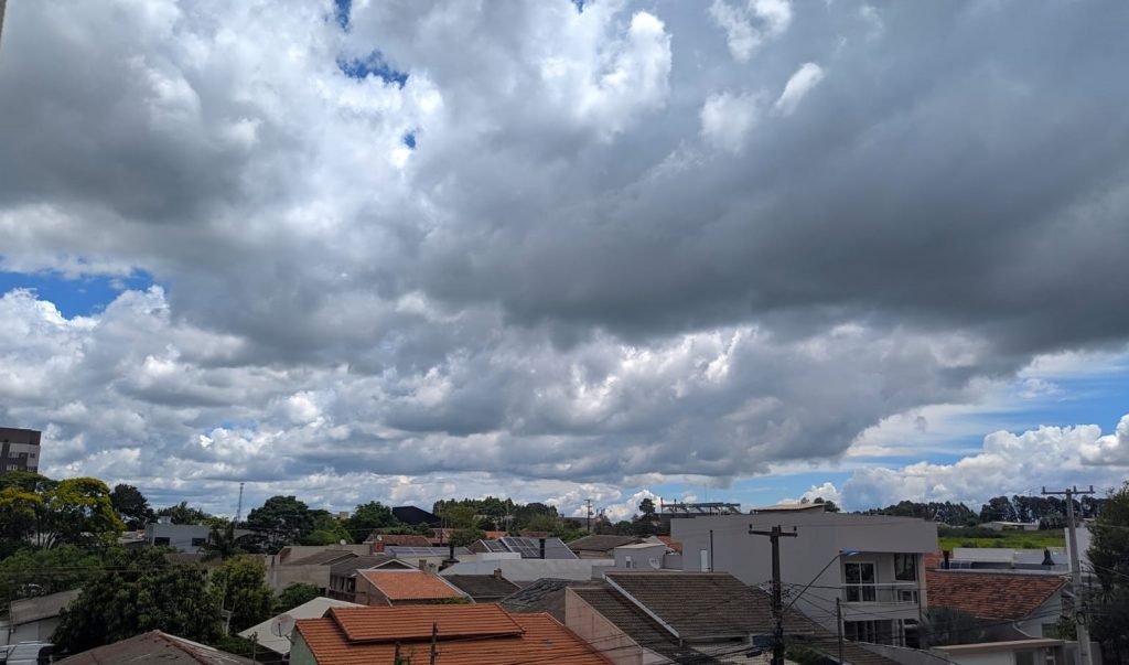 Clima segue instável e terça-feira deve ser abafada com previsão de chuvas ocasionais Clima segue instável e terça-feira deve ser abafada com previsão de chuvas ocasionais