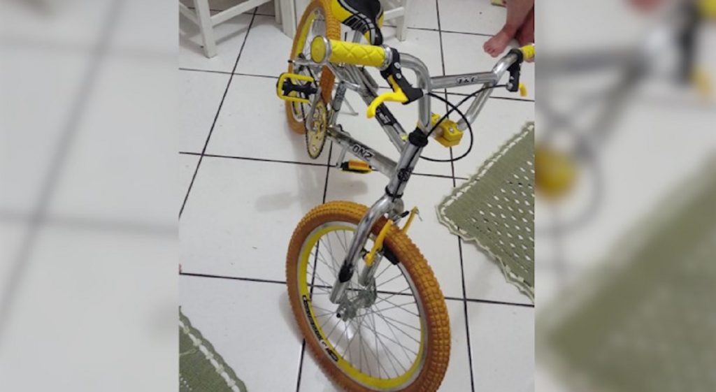 Bicicleta infantil foi esquecida em frente de casa e está desaparecida, no Parque São Paulo Bicicleta infantil foi esquecida em frente de casa e está desaparecida, no Parque São Paulo