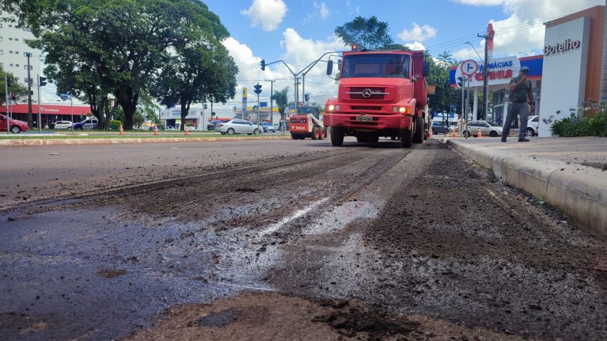 Trecho da Av. Piquiri está interditado para recapeamento asfáltico