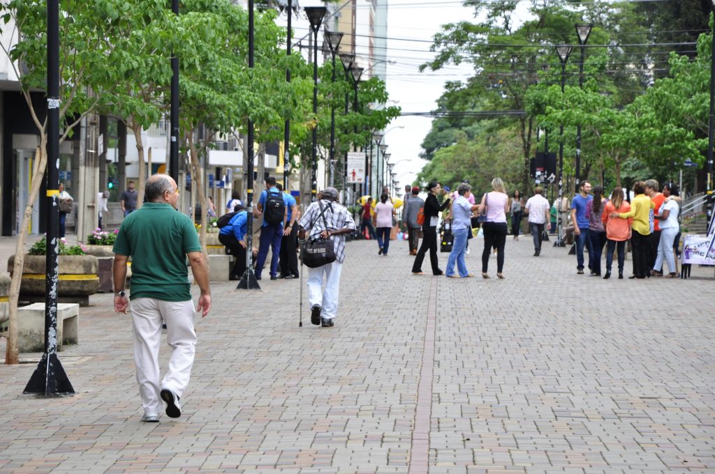 Se a moda pega… Câmara de Londrina aprova permissão para comércio funcionar 24 horas