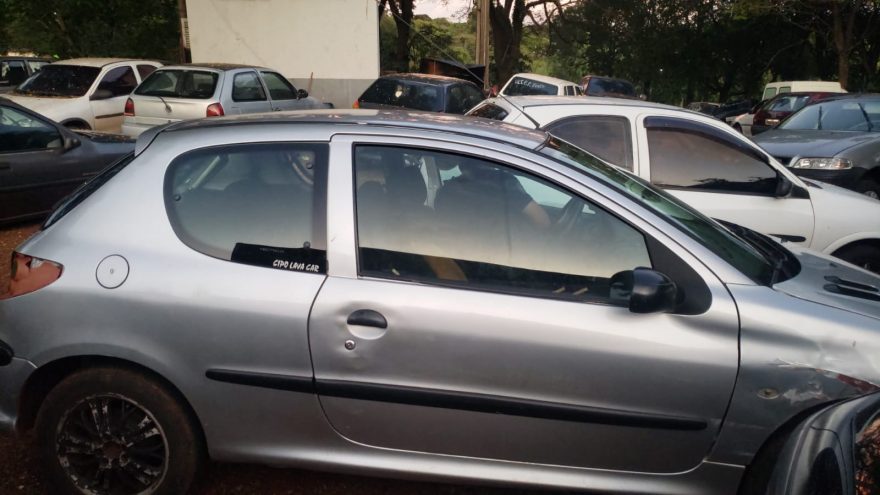 Carro com alerta de furto de 2020 é levado ao pátio da 15ª SDP