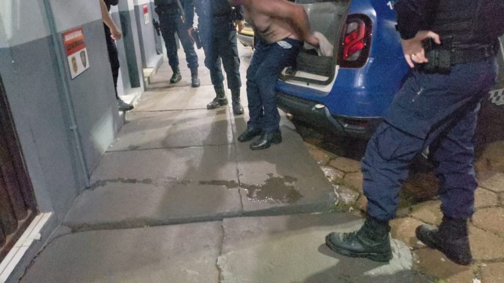Homem é detido por violência doméstica no Universitário