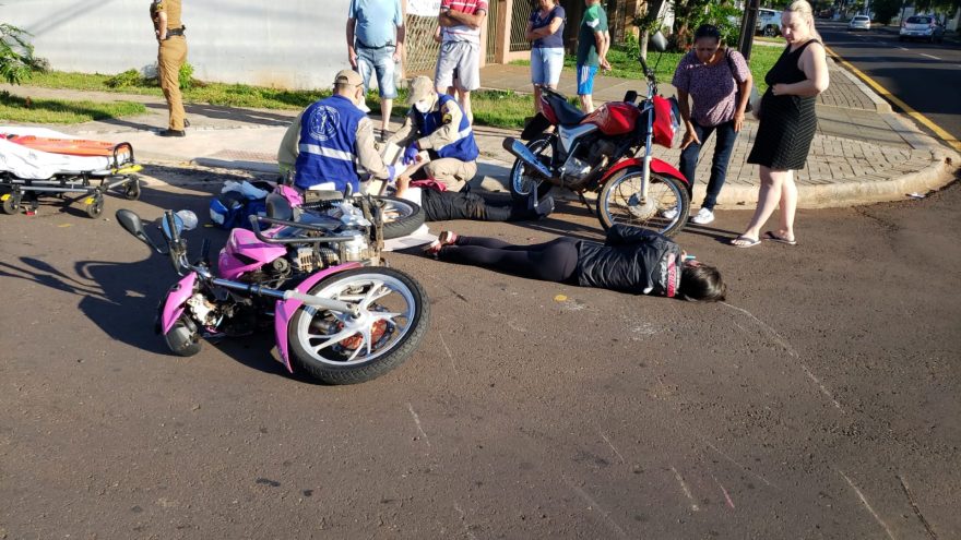 Colisão entre motos deixa duas pessoas com lesões graves