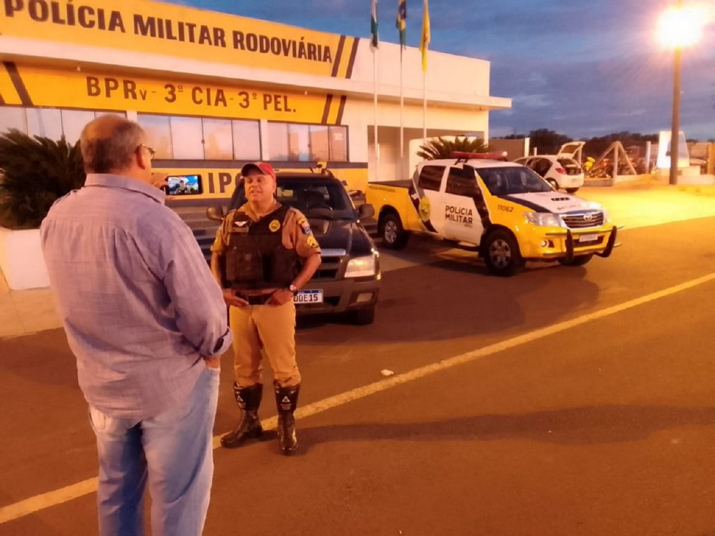 Polícia Rodoviária recupera S10 roubada e prende condutor, na PR-323 Polícia Rodoviária recupera S10 roubada e prende condutor, na PR-323