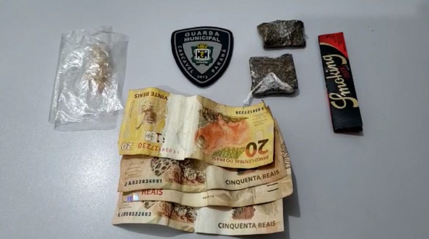 Jovens são encaminhados à Delegacia com porções de drogas