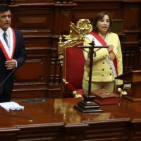 Peru: Dina Boluarte toma posse e chama ações de Castillo de tentativa de golpe