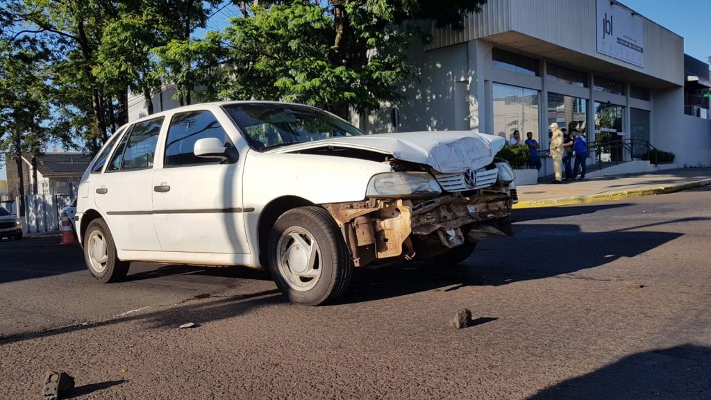 Gestante fica ferida após colisão no Centro