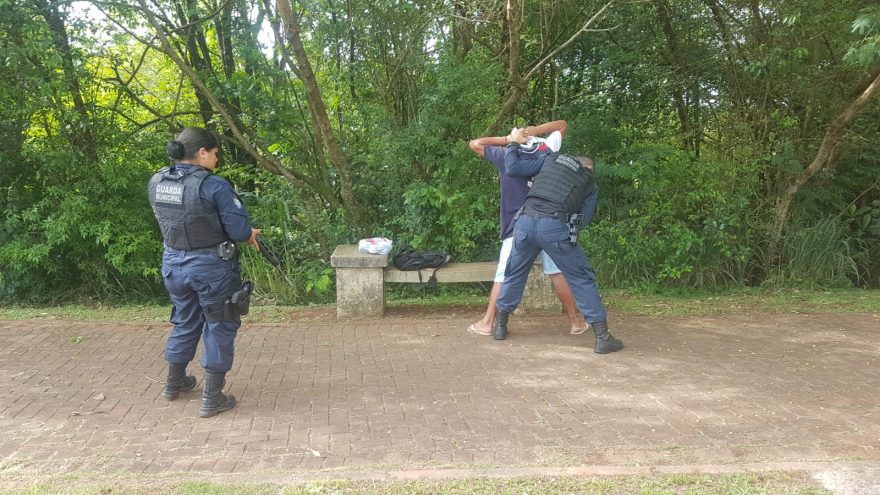 Após denúncia sobre suposto furto de baterias, abordagens são realizadas no Lago