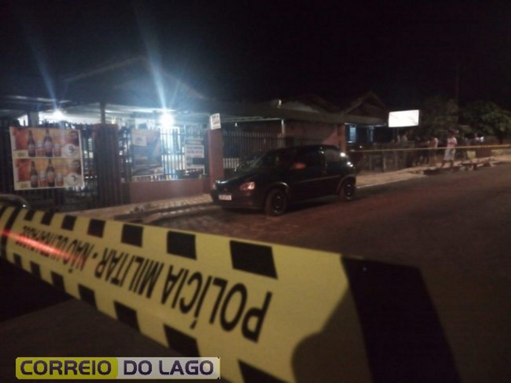 Homem é assassinado com tiro na cabeça em Pato Bragado Homem é assassinado com tiro na cabeça em Pato Bragado