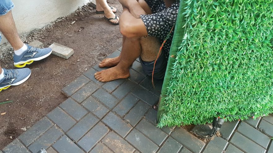 Homem que teria arrombado trailer de lanches é detido por populares