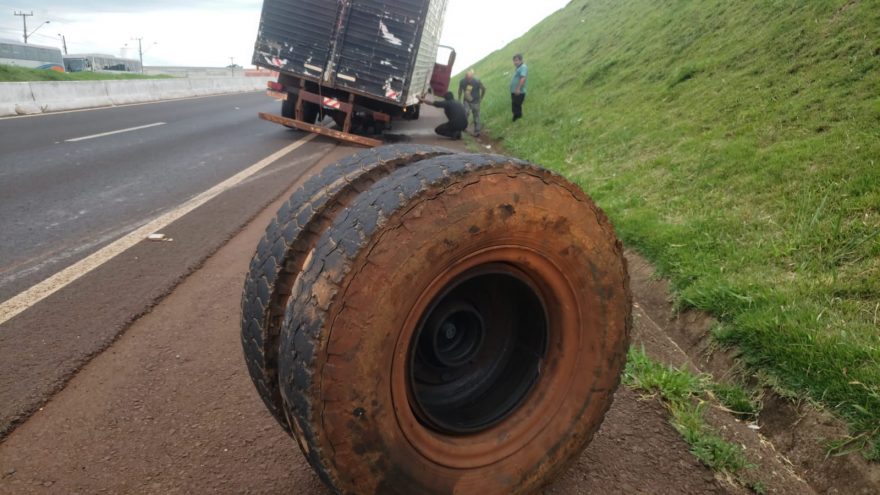 Roda de caminhão solta e Bombeiros são acionados na BR-467