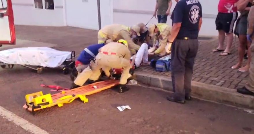 Motociclista fica ferido em grave colisão no Centro