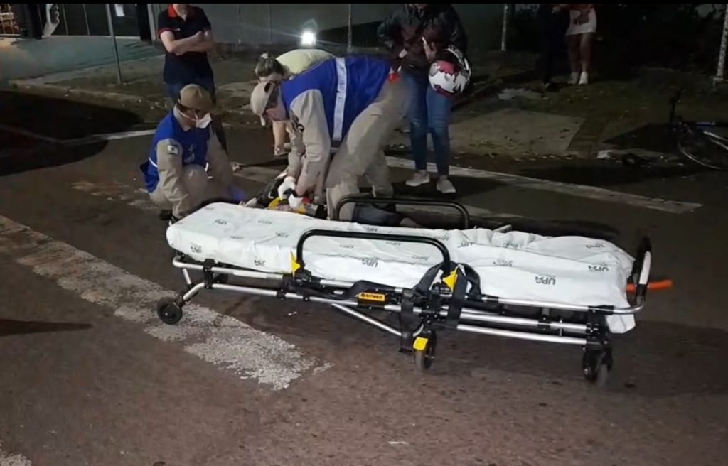 Condutor de carro foge ao atingir ciclista no Centro