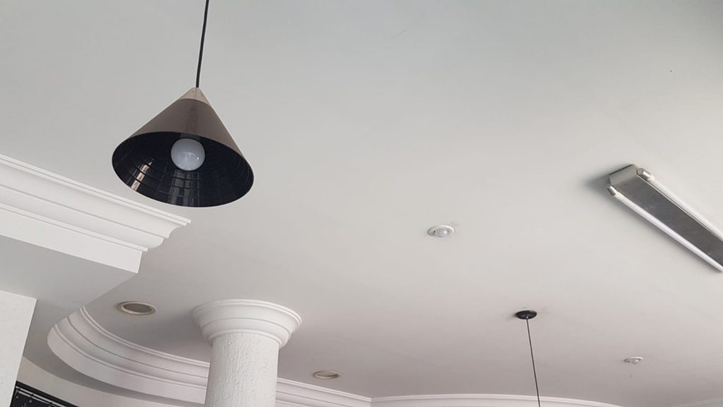 Cabo rompido deixa parte do Centro sem luz