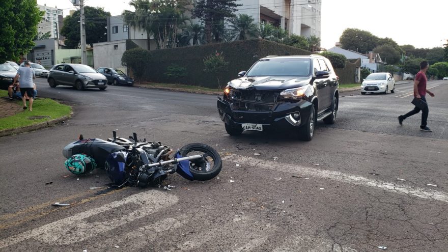 Motociclista fica ferido após acidente de trânsito no Centro