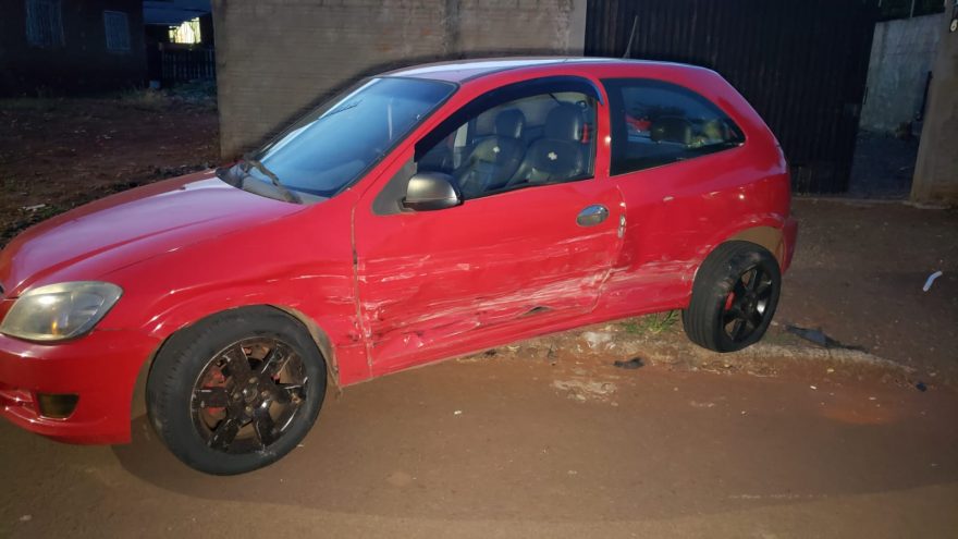 BMW colide contra dois veículos no Bairro Santa Felicidade