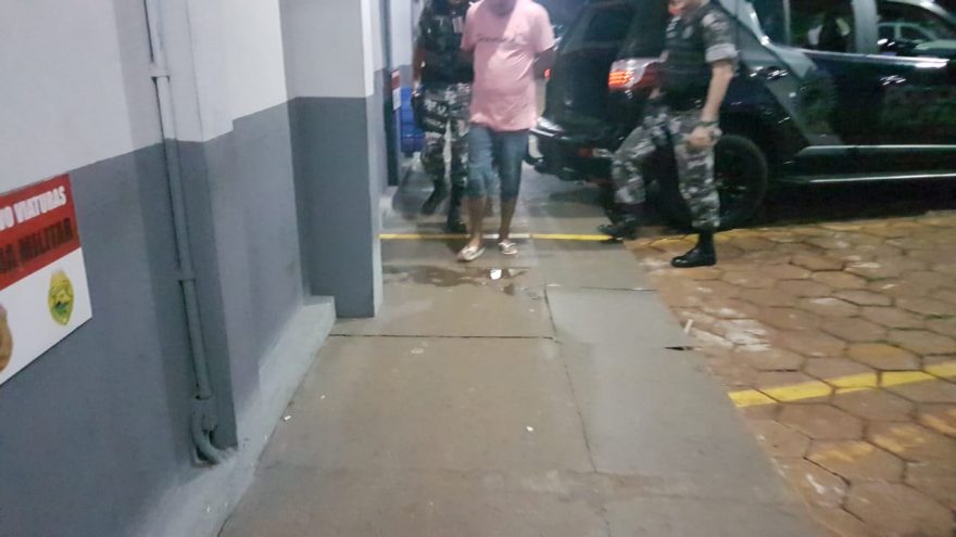 Com mandado de prisão por embriaguez ao volante, homem é detido