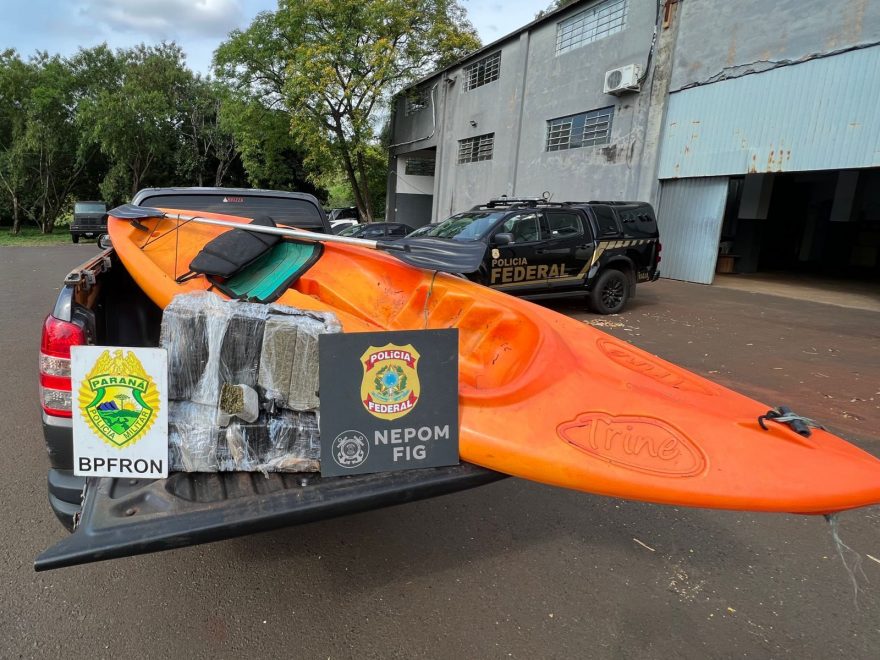 BPFRON e PF apreendem caiaque carregado com droga em Foz