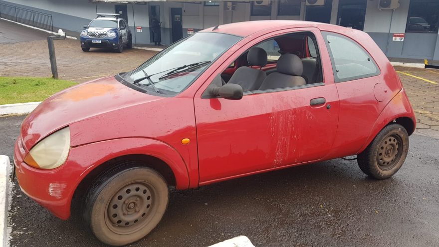 Dupla é detida em posse de carro furtado no Pioneiros Catarinenses