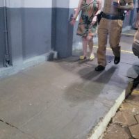 Imagem referente a Mulher que teria furado bloqueio e atirado carro contra manifestantes é detida em Cascavel