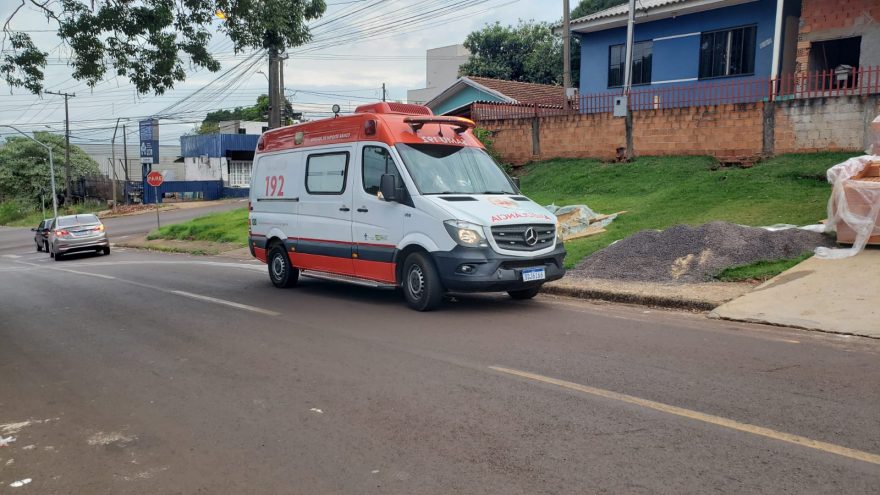Homem é socorrido pelo Samu e Siate no Bairro Periolo