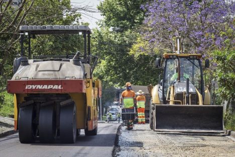 Curitiba – Prefeitura de Curitiba começa a semana com obras de pavimentação e macrodrenagem nos bairros Imagem referente a Curitiba – Prefeitura de Curitiba começa a semana com obras de pavimentação e macrodrenagem nos bairros