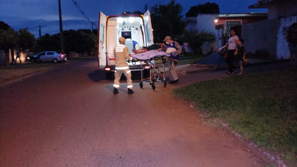 Vítima de queda é socorrida pelo Siate no Floresta