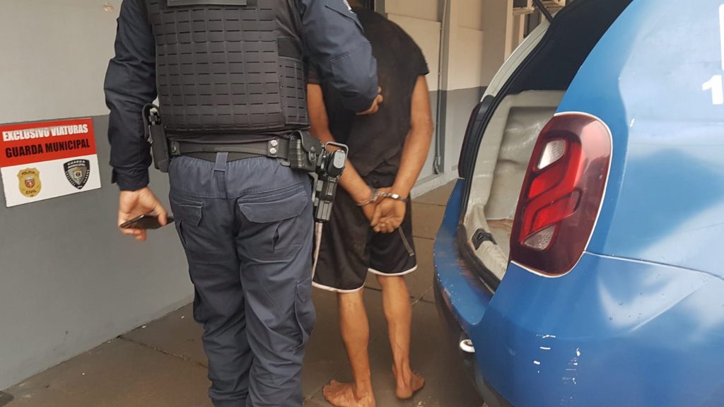 Homem é preso em flagrante após arrombar e furtar carnes de churrascaria na BR-277 Homem é preso em flagrante após arrombar e furtar carnes de churrascaria na BR-277