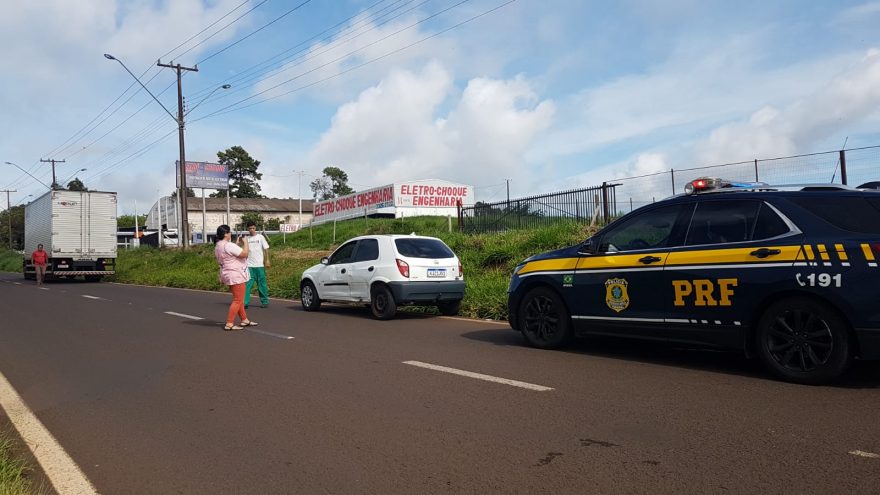 Carro e caminhão se envolvem em colisão na rodovia BR-277