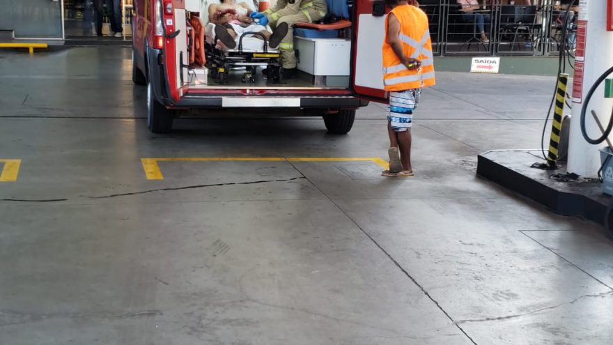 Homem é esfaqueado após briga no Centro