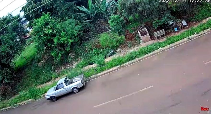 Câmera de segurança registra ação de ladrão no Bairro Cataratas