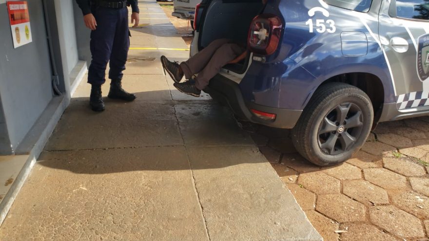 Homem em situação de rua é detido após agredir mulher verbalmente