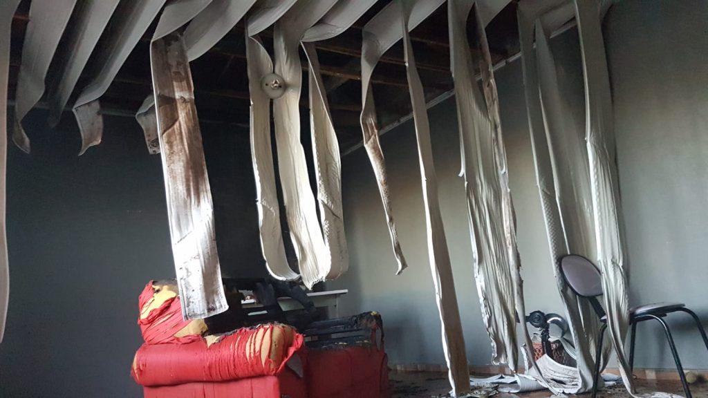 Incêndio possivelmente criminoso mobiliza PM ao Santa Cruz