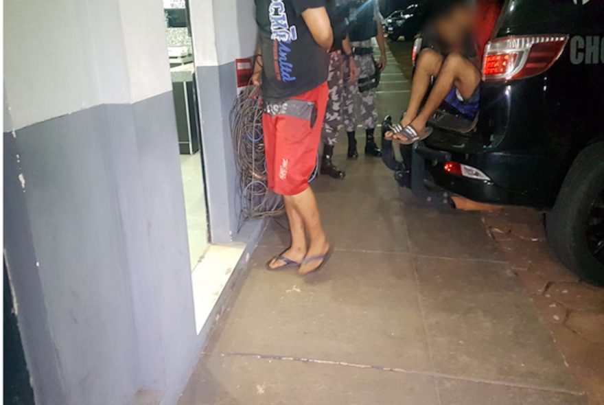 Homens são detidos saindo do Caic com fiação furtada