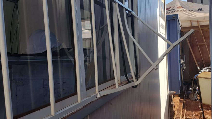 Homem invade canteiro de obras e furta computadores em construção no centro