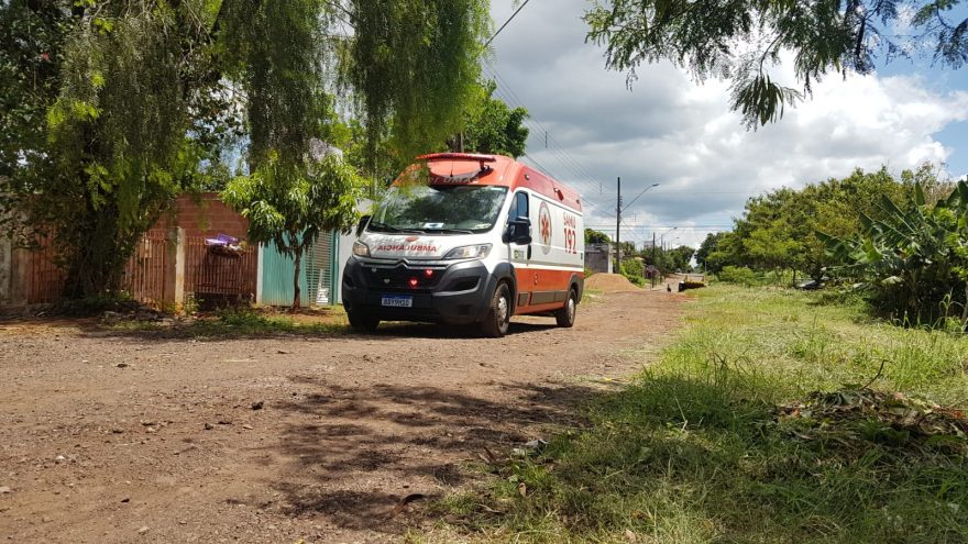 Samu atende adolescente que teria sido agredida em colégio