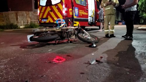 Colisão entre moto e carro deixa jovem ferido na Vila Tolentino