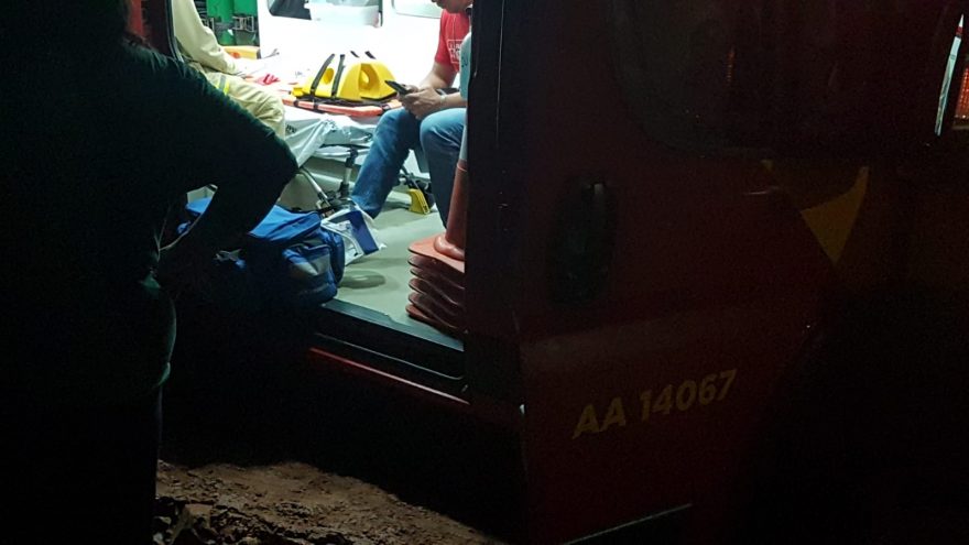 Entregador sofre queda de moto na Piquiri e precisa de atendimento do Siate