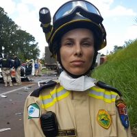 Imagem referente a Acidente BR-467: Bebê sai ileso de acidente por estar na cadeirinha; mãe está em estado gravíssimo