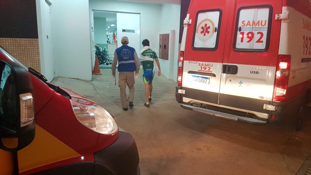Ciclista fratura clavícula ao sofrer queda em estrada rural