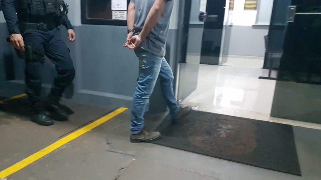 Condutor é detido por embriaguez ao volante na Avenida Tancredo Neves