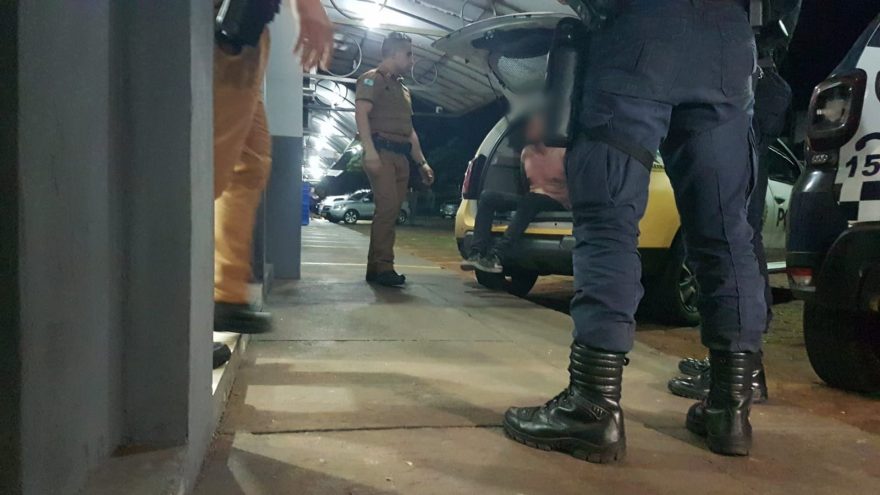 Após “sair na porrada” em loja de bebidas, dois são detidos pela PM no Parque São Paulo