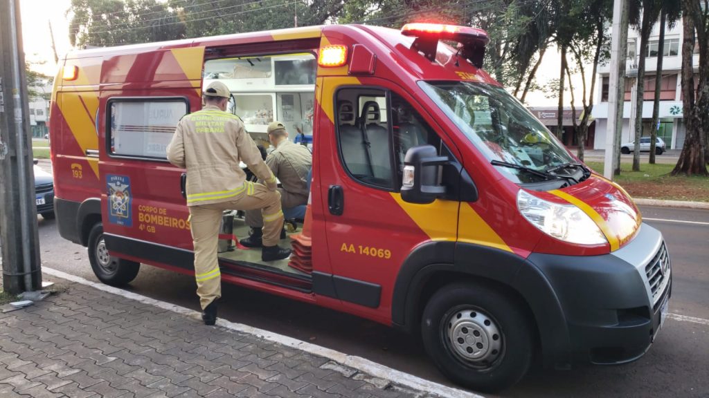 Irmãos discutem e um deles é atendido pelo Siate após ser esfaqueado, no centro