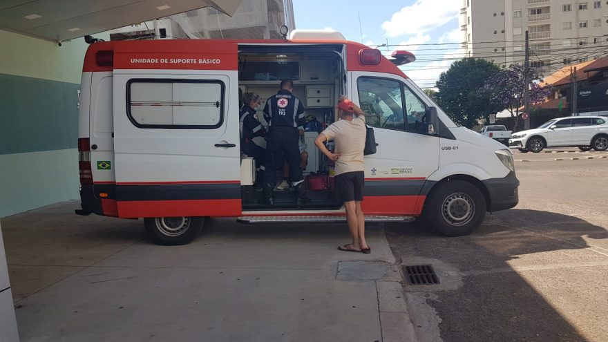 Com lesão provocada por faca, homem é socorrido pelo Samu
